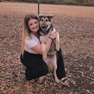 Meet your Posher, Alyssa